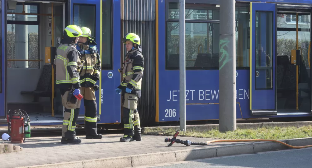 16 March 2025, Thuringia, Gera: Police and firefighters are deployed after an arson attack on a streetcar. An arson attack was carried out on a woman in a streetcar in Gera. Photo: Bodo Schackow/dpa