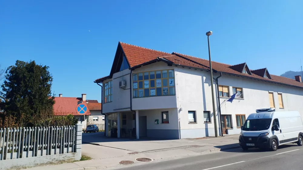 Vihar v KS Pirniče je nastal po tistem, ko so bili v KUD Pirniče obveščeni, da morajo izprazniti dva prostora. Foto: Tina Jereb