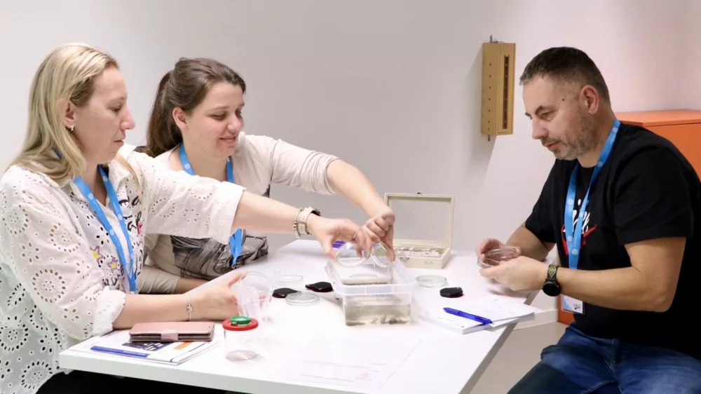 V Tehnoparku Celje je 45 zaposlenih v vzgoji in izobraževanju na različnih delavnicah spoznavalo, kako znanost učinkovito približati mladim. Foto: arhiv Tehnoparka