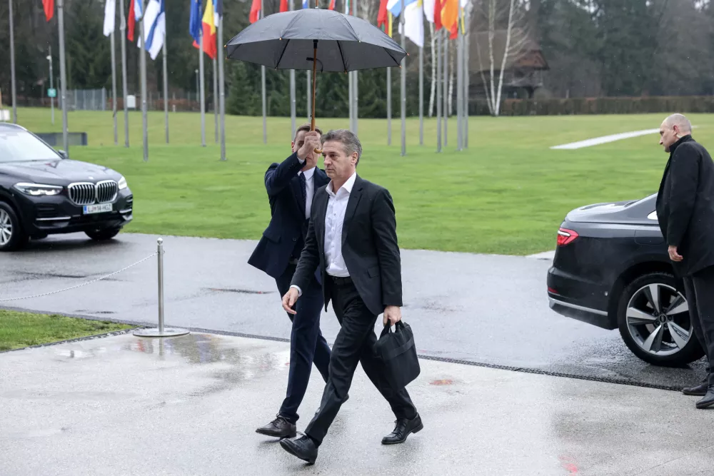 Robert Golob- 17.03.2025 - koalicijski vrh, ki ga je gostil premier Robert Golob, na katerem so opravili pregled preteklih in načrtovanih aktivnosti pri uresničevanju koalicijskih zavez glede krepitve javnega zdravstva, vzdržnega pokojninskega sistema in stanovanj za mlade//FOTO: Jaka Gasar