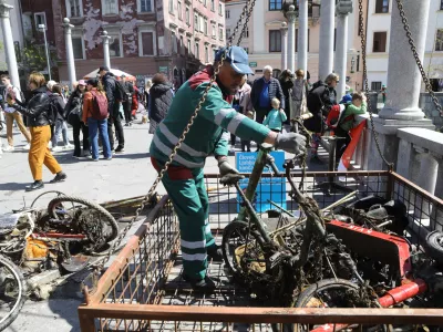 20.04.2024 - Čistilna akcija Ljubljana - Ljubljanica - čiščenje smeti iz ljubljanice - Šuštarski mostFoto: LUka Cjuha
