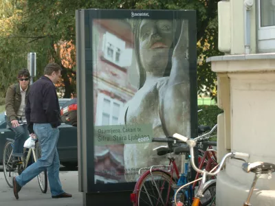 svetlobna vitrina - Proreklam Europlakat - oglasna tabla, reklamni pano, plakat, //FOTO: Jaka AdamičOPOMBA: ZA OBJAVO V DNEVNIKU