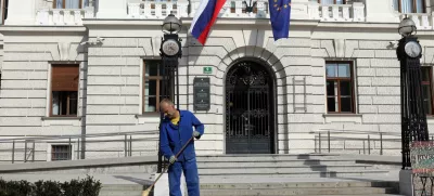 - simbolična fotografija – čiščenje – pometanje – sodstvo – sodni postopki - pravosodje - pravo - - 12.10.2022 - Vrhovno sodišče Ljubljana, Tavčarjeva 9 -//FOTO: Tomaž Skale