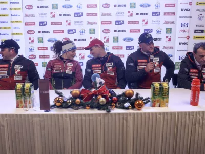 ﻿glavni trener ženskih ekip Andrej Možina, alpska smučarka Ilka Štuhec, alpski smučar Andrej Šporn, glavni trener za hitre discipline Tadej Platovšek in vodja slovenske reprezentance Dušan Blažič- 11.12.2013 - Smučarska zveza Slovenije (SZS) - alpski smučarji - alpska smučarsdka reprezentanca za svetovni pokal pred nadaljevanjem tekem svetovnega pokala v alpskem smučanju;     //FOTO: Jaka Gasar