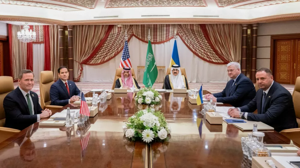 U.S Secretary of State Marco Rubio, U.S National Security Advisor Mike Waltz, Ukrainian Foreign Minister Andrii Sybiha and Ukrainian Head of Presidential Office Andriy Yermak hold a meeting in the presence of Saudi Foreign Minister Faisal bin Farhan and National Security Advisor Mosaad bin Mohammad Al-Aiban, in Jeddah, Saudi Arabia, March 11, 2025. SAUL LOEB/Pool via REUTERS   TPX IMAGES OF THE DAY