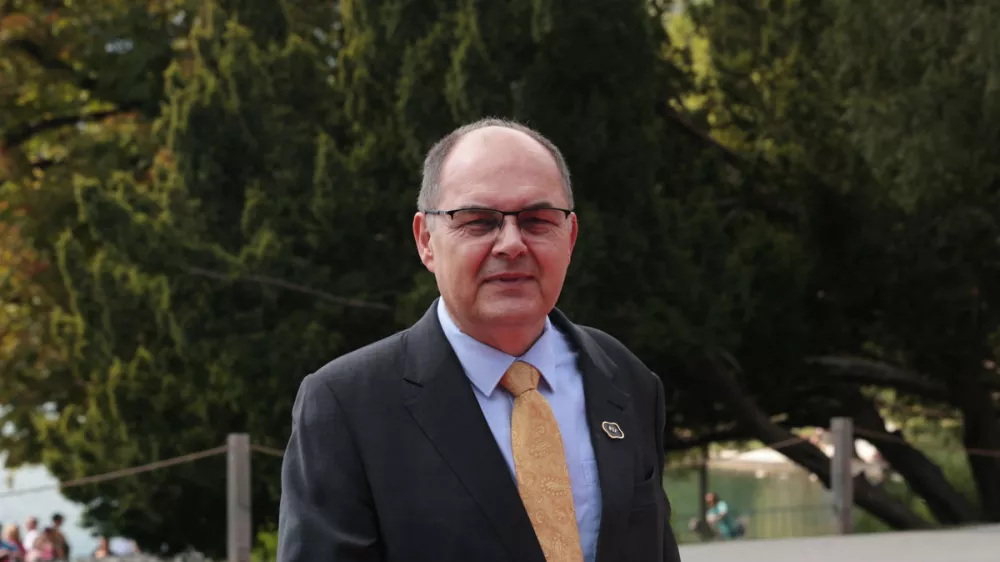 Bled...Blejski strateški forum...Prihodi gostov na 19. BSF...Ministrica za zunanje in evropske zadeve Tanja Fajon in Christian Schmidt, visoki predstavnik za Bih