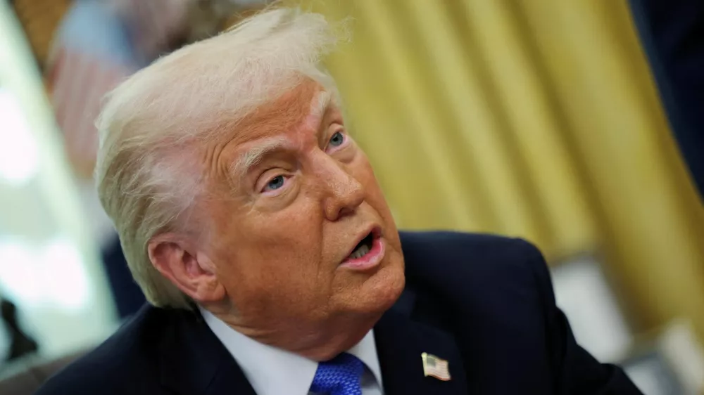 FILE PHOTO: U.S. President Donald Trump delivers remarks in the Oval Office at the White House, in Washington, D.C., U.S., March 21, 2025. REUTERS/Carlos Barria/File Photo