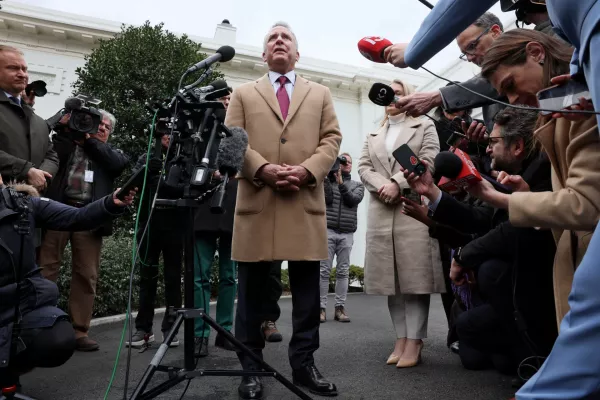 U.S. Middle East envoy Steve Witkoff speaks to members of the news media with White House press secretary Karoline Leavitt outside of the West Wing at the White House in Washington, U.S., March 6, 2025. REUTERS/Leah Millis