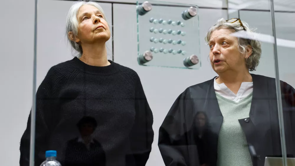 25 March 2025, Lower Saxony, Celle: Former RAF terrorist Daniela Klette (L)&nbsp;stands next to her lawyer Undine Weyers in the courtroom at Celle Higher Regional Court. The investigators accuse Klette of attempted murder, unauthorized possession of weapons as well as attempted and completed aggravated robbery. The case concerns 13 robberies of cash transporters and supermarkets in Lower Saxony, North Rhine-Westphalia and Schleswig-Holstein. Photo: Wolfgang Rattay/Reuters/Pool/dpa