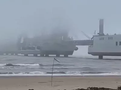 Nove kItajske ladje, ki lahko tvorijo premični pomol.