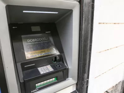 - 06.11.2019 - Bankomat ameri&scaron;ke korporacije EURONET &ndash; Stari trg 4 v Ljubljani   //FOTO: Luka Cjuha.