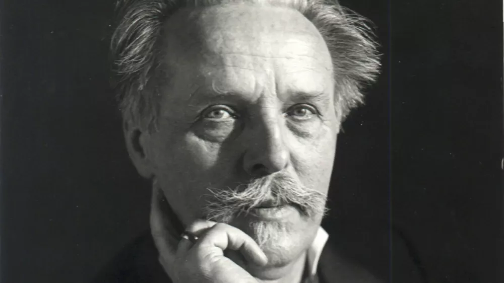 Karl May in 1906. Photo courtesy Karl May Museum, Radebeul, Germany.