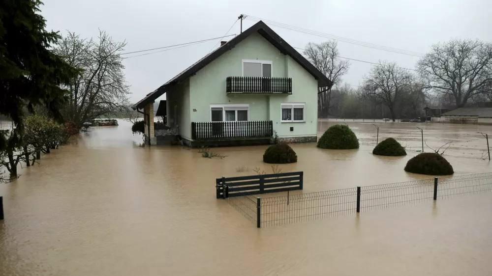 28.03.2025., Orahovica - Zbog obilnih kolicina kise poplavljeni su dijelovi Orahovice. U samo 24 sata palo je gotovo 80 litara oborina po cetvornom metru, sto je vise od mjesecnog, ponegdje cak i višemjesecnog prosjeka. Voda je pocela prodirati do kuca, a neke su vec poplavljene. Photo: Davor Javorovic/PIXSELL