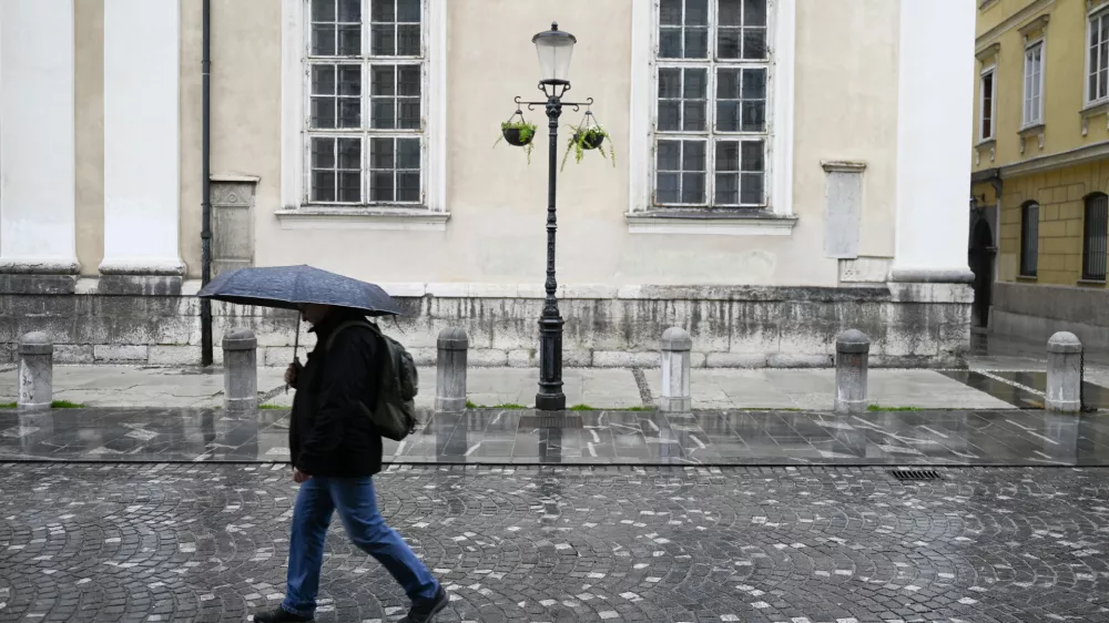 16.04.2024 - deževno vreme v Ljubljani. FOTO: Nik Erik Neubauer