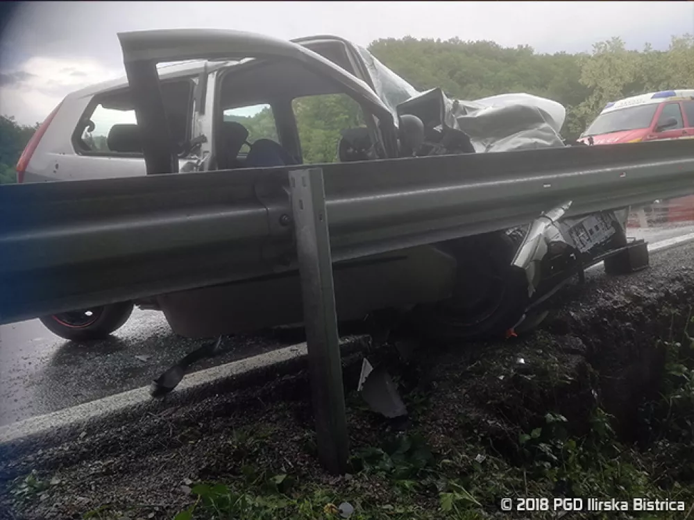 Voznik fiata punto nesreče ni preživel. Foto: PGD Ilirska Bistrica
