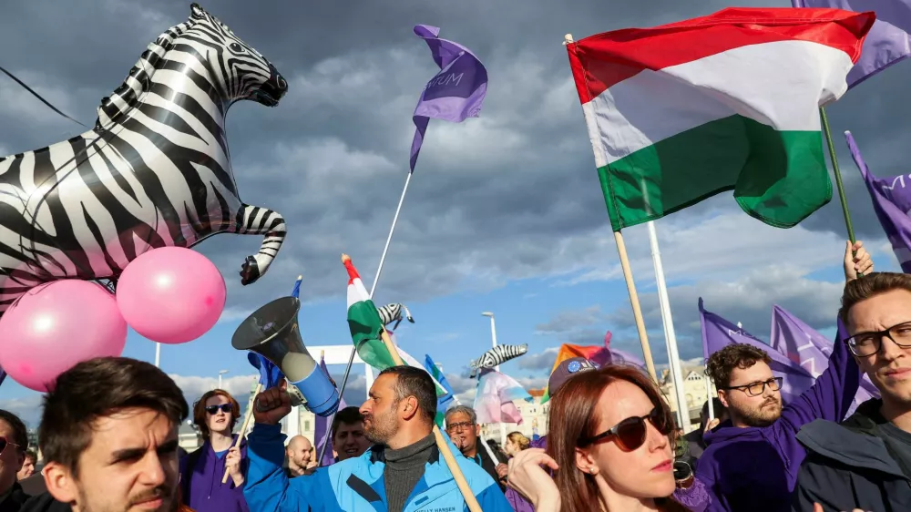 People take part in a demonstration against the banning of the annual Pride march and curbing the rights of assembly, in Budapest, Hungary, April 1, 2025. REUTERS/Bernadett Szabo   TPX IMAGES OF THE DAY