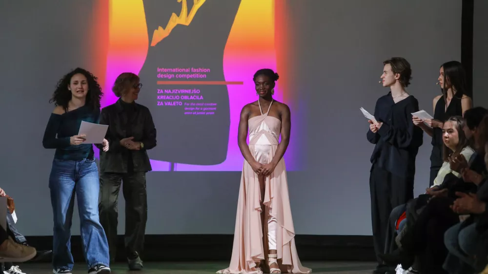 01.04.2025 - Modna revija - Srednja &scaron;ola za oblikovanje in fotografijo Ljubljana. Dijakinje in dijaki zaključnega letnika modnega oblikovanja bodo predstavljali svoje kolekcije oblačiFoto: Luka Cjuha