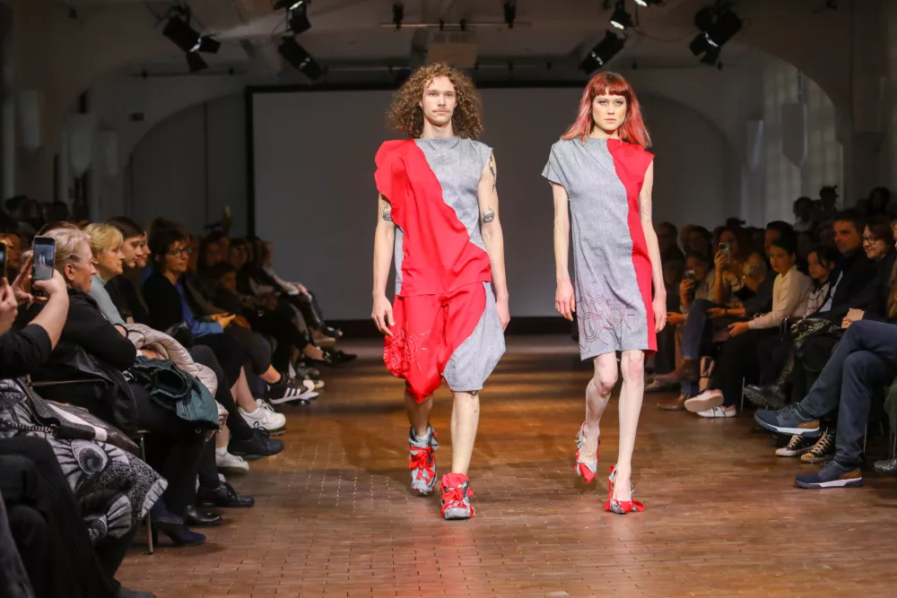 01.04.2025 - Modna revija - Srednja &scaron;ola za oblikovanje in fotografijo Ljubljana. Dijakinje in dijaki zaključnega letnika modnega oblikovanja bodo predstavljali svoje kolekcije oblačiFoto: Luka Cjuha