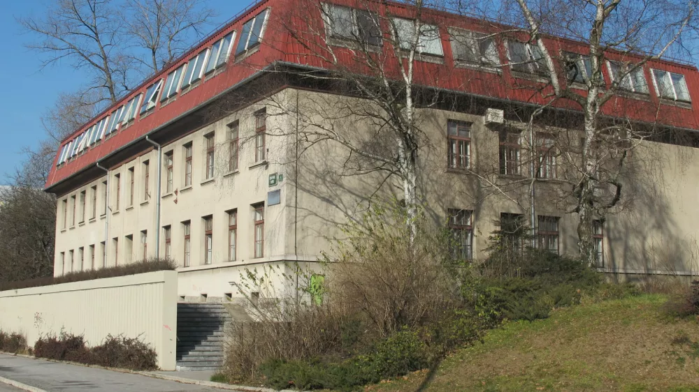 Železniški zdravstveni dom - Celovška