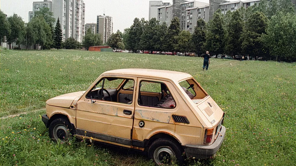 Zapuščeno vozilo, avto