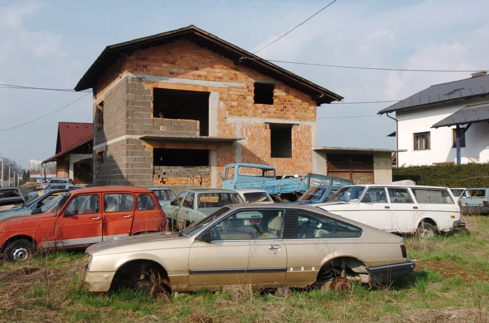 zapuščeni avtomobili - Litijska cesta, 
