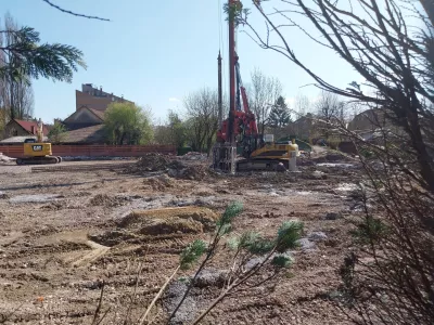 Stare objekte Vrtca Trnovo na Karunovi so gradbeni delavci že porušili. Foto: Vanja Brkić