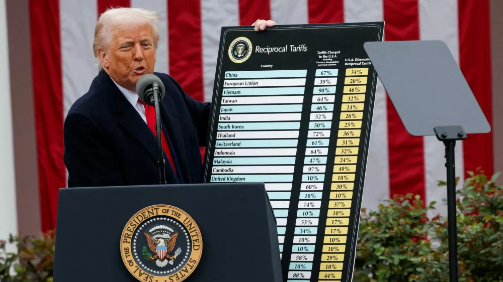 FILE PHOTO: U.S. President Donald Trump delivers remarks on tariffs in the Rose Garden at the White House in Washington, D.C., U.S., April 2, 2025. REUTERS/Carlos Barria    TPX IMAGES OF THE DAY/File Photo/File Photo