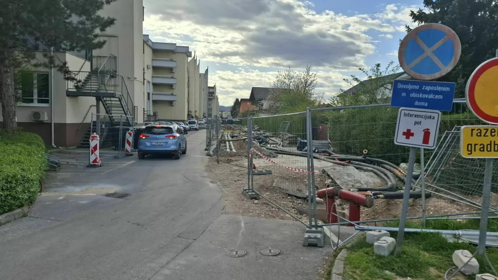 Razkopana ulica ob DSO Bežigrad