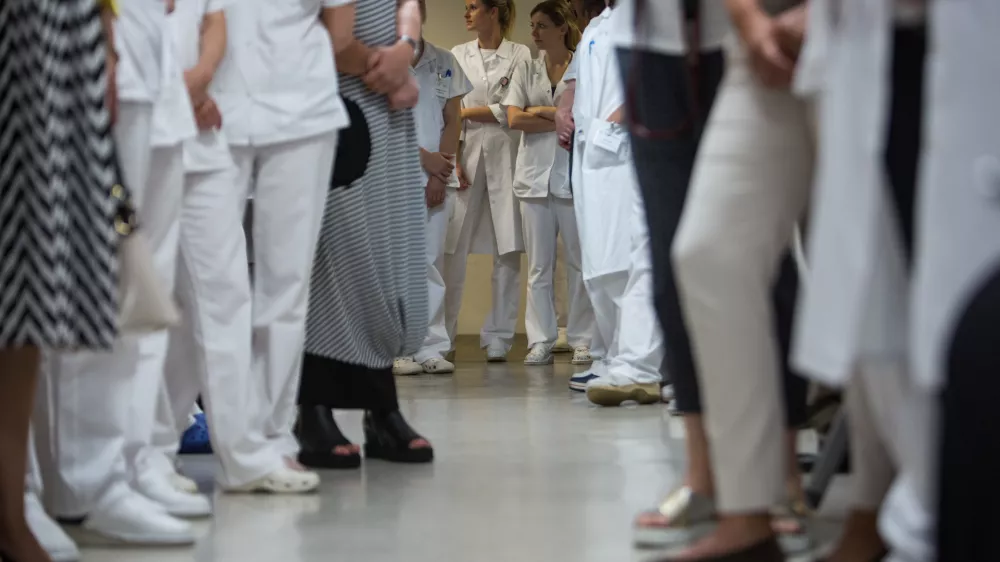 ﻿- 17.06.2016 - Simbolična fotografija - medicinske sestre - zdravstvo - medicina - zdravnik - čakalne vrste -   ..//FOTO: Maja Marko