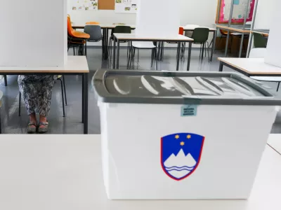 - Volišče OŠ Mrtna Krpana v Fužinah.- 09.06.2024. - Volitve v Evropski parlament in štirje referendumi za preferenčni glas, o Evtanaziji, o rabi marihuane v medicinske namene in za rekreativno uporabo 2024.//FOTO: Bojan Velikonja