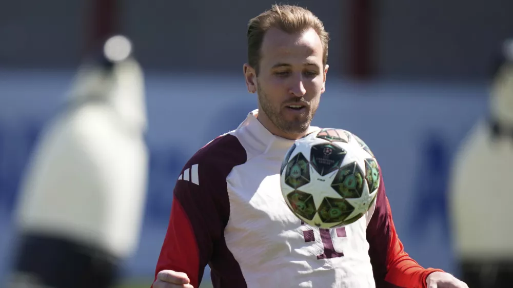 Bayern's Harry Kane controls a ball during a training session in Munich, Germany, Monday, April 7, 2025, ahead of the Champions League quarterfinal soccer match between FC Bayern and Inter Milan. (AP Photo/Matthias Schrader)