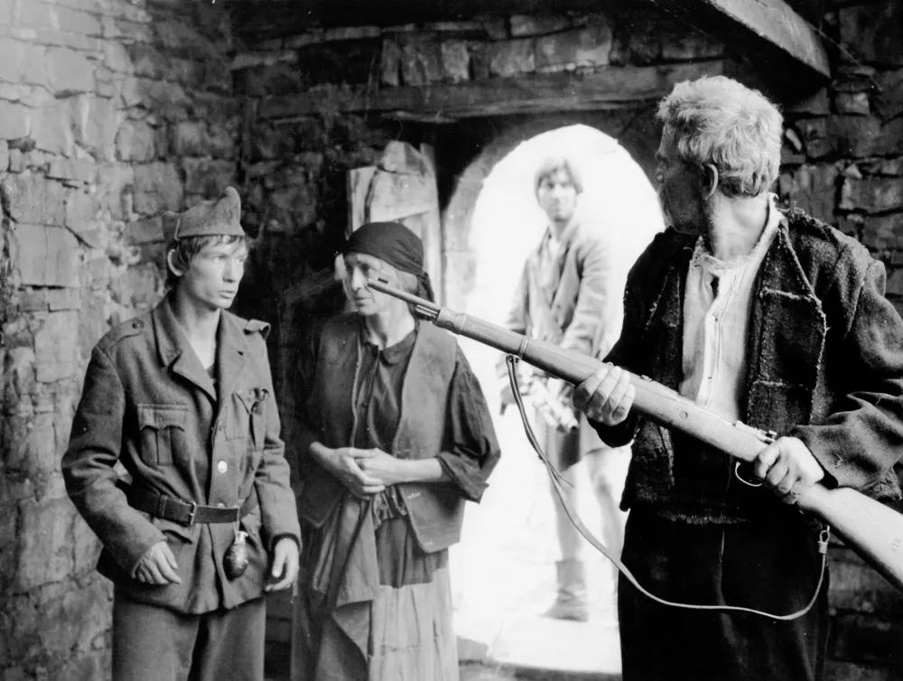 Silvo Božič, Ivanka Mežan, Jože Zupan, Ljubi&scaron;a Samardžić v filmu Čudoviti prah / Foto: Zbirika Slovenske Kinoteke 