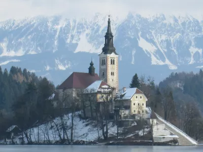 blejski otok, zamrzneno jezero / Foto: Miran šubic