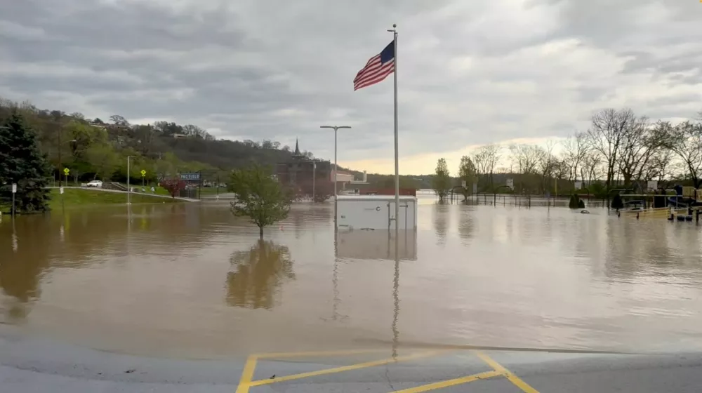A flagpole with a U.S. flag is partially submerged in a flooded area in Cincinnati, Ohio, U.S. April 7, 2025 in this screengrab obtained from a social media video. Darin Bentley/ "@bentleydarin8" via X/via REUTERS THIS IMAGE HAS BEEN SUPPLIED BY A THIRD PARTY. MANDATORY CREDIT. NO RESALES. NO ARCHIVES.