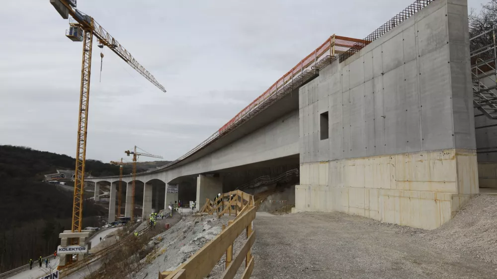 - 28.02.2024 - Železniški viadukt Vinjan - dogodek družbe 2TDK ob dokončanju glavnih gradbenih del na viaduktu Vinjan - Drugi tir železniške proge Divača - Koper, //FOTO: Luka Cjuha