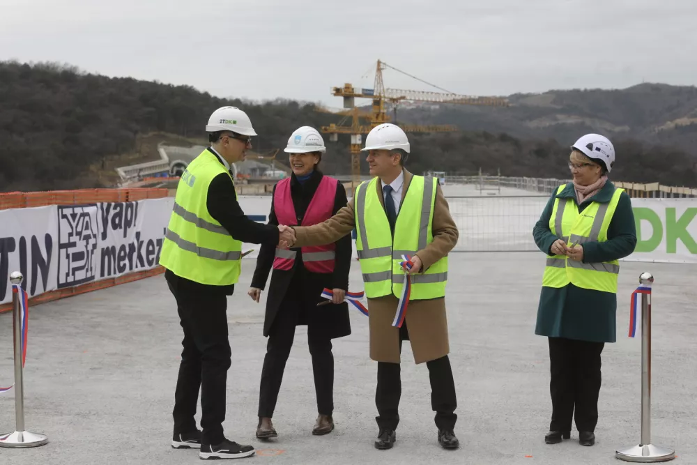 generalni direktor 2TDK Matej Oset, ministrica za infrastrukturo Alenka Bratušek, predsednik vlade dr. Robert Golob, vodja Predstavništva Evropske komisije v Sloveniji dr. Jerneja Jug Jerše, - 28.02.2024 - Železniški viadukt Vinjan - dogodek družbe 2TDK ob dokončanju glavnih gradbenih del na viaduktu Vinjan - Drugi tir železniške proge Divača - Koper, //FOTO: Luka Cjuha