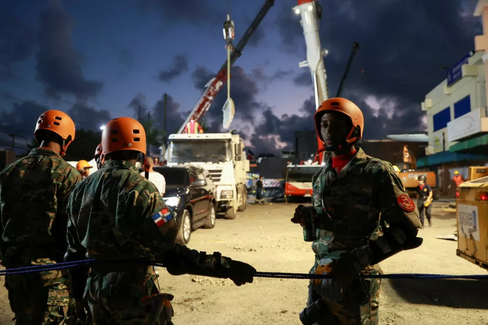Rescue teams continue working into the night at the site of the collapsed Jet Set nightclub, in Santo Domingo, Dominican Republic April 8, 2025. REUTERS/Erika Santelices
