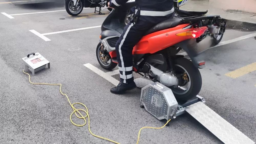 merilnik hitrosti za električne skiroje in mopede