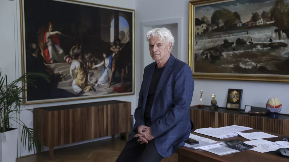 - 20.06.2023 – prof. dr. Bojan Zalar, generalni direktor Univerzitetne psihiatrične klinike Ljubljana OPOMBA: DNEVNIKOV OBJEKTIV – INTERVJU 2023