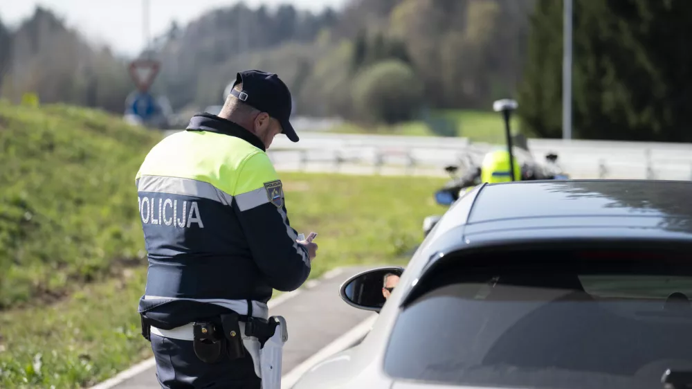 prometni nadzorpolicija - simbolična fotografijaprometna policijavarnost v prometupolicija na motorjihmotoristična policijaprehitri voznikiavtocestna policijaalkotestalkohol v prometu08.04.2025 Policijski nadzor, počivališče PovodjeFOTO: Nik Erik Neubauer