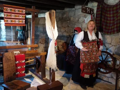 V Pakovem selu v zaledju Šibenika Ana in Joško Lokas že vrsto let vodita čisto posebno etno vas Etnoland Dalmati.