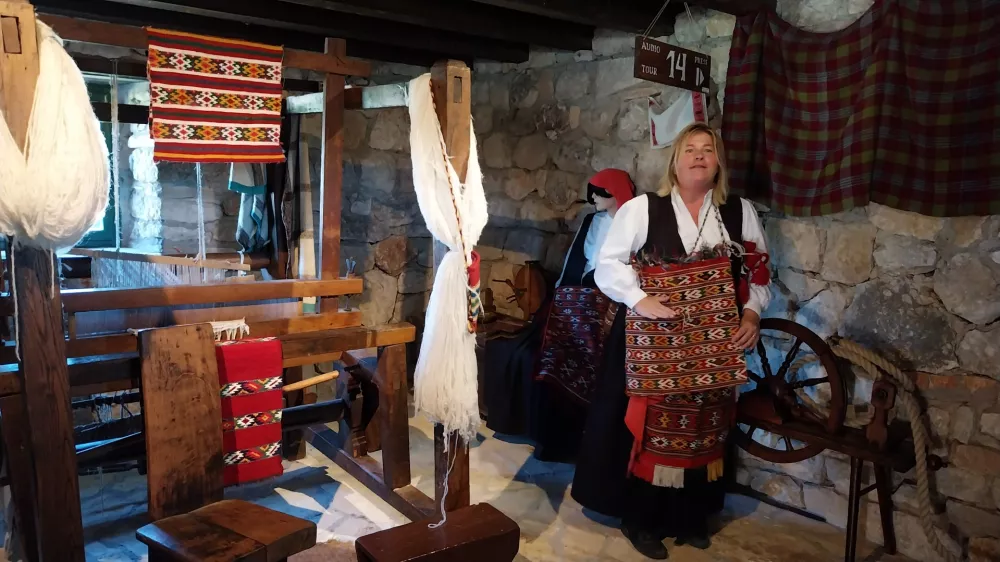 V Pakovem selu v zaledju Šibenika Ana in Joško Lokas že vrsto let vodita čisto posebno etno vas Etnoland Dalmati.