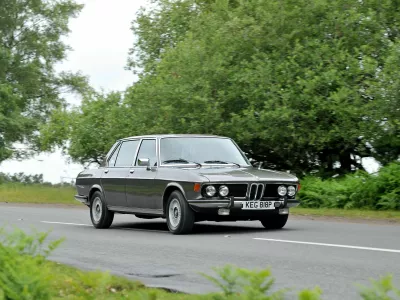MH85G7 1975 BMW 3.3L E3 classic German luxury saloon car