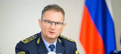 Ljubljana, Ministrstvo za notranje zadeveNovinarska konferenca, namenjena ozavescanju o varnosti v prometu ob zacetku kolesarske sezone.V. d. generalnega direktorja Policije Damjan Petric.