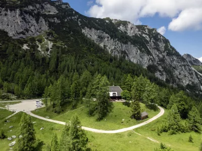 Erjavčeva koča pod prelazom Vršič