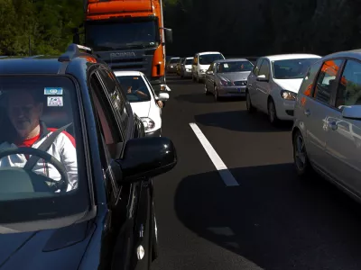 - primorska avtocesta - kolona na AC Ljubljana- Koper. Kolona dolga 18 km //FOTO: Bojan Velikonja