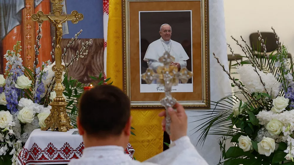 Od njega so se poslovili v številnih cerkvah. / Foto: Reuters