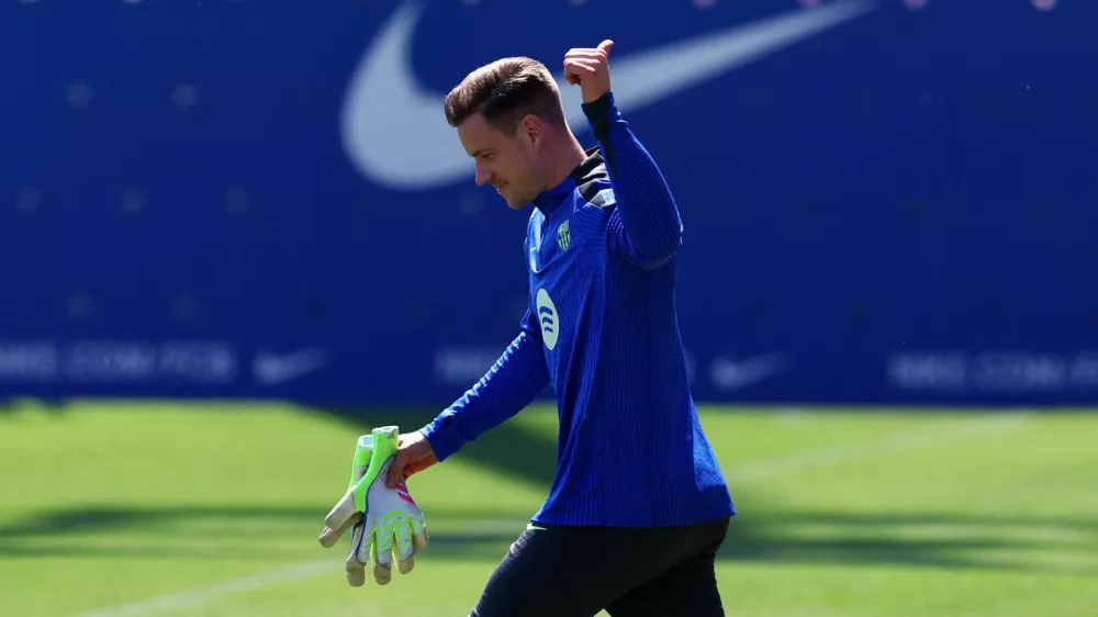 Soccer Football - Champions League - FC Barcelona Training - Ciutat Esportiva Joan Gamper, Barcelona, Spain - April 29, 2025 FC Barcelona's Marc-Andre ter Stegen during training REUTERS/Albert Gea