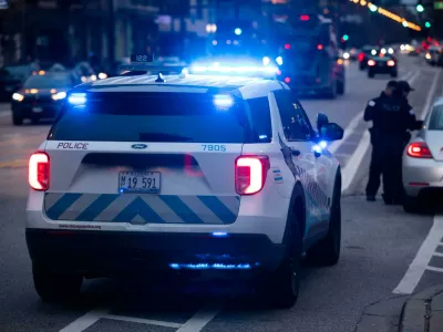 2K7KN3M Chicago, Illinois, USA - March 29, 2022: Chicago Police Department officers respond to the scene of an incident.Foto: Reuters/Alamy
