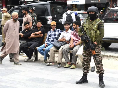 02 May 2025, India, Srinagar: An Indian paramilitary soldier stands guard near the Clock Tower (Ghanta Ghar) in Srinagar. Tensions between India and Pakistan continue to simmer a week after a deadly militant attack in Indian-administered Kashmir that left more than two dozen dead. Photo: Basit Zargar/ZUMA Press Wire/dpa